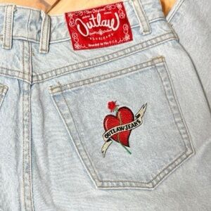 90s Outlaw Jeans Juniors 9 – Light Wash Straight-Leg Denim w/ Heart Embroidery